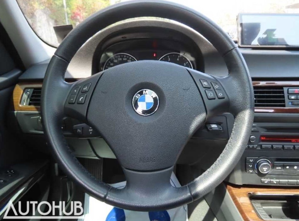 BMW 3시리즈 320i 세단 사진 17
