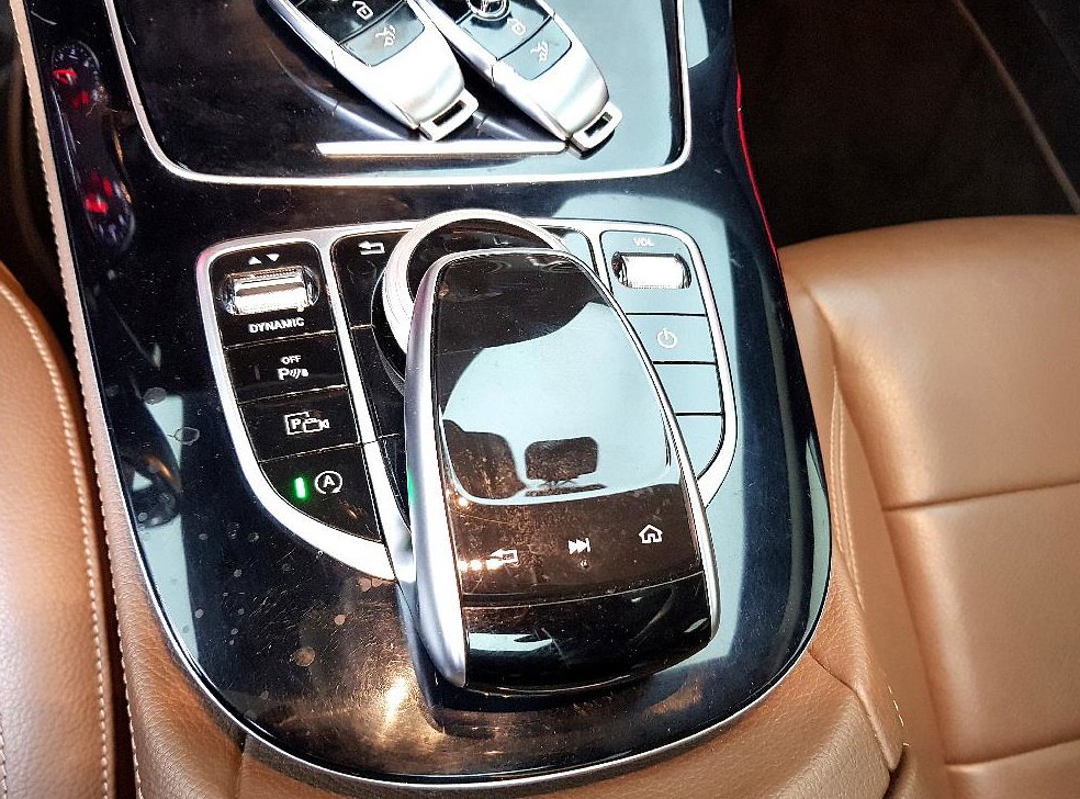 벤츠 E 클래스 E220d 아방가르드 사진 11