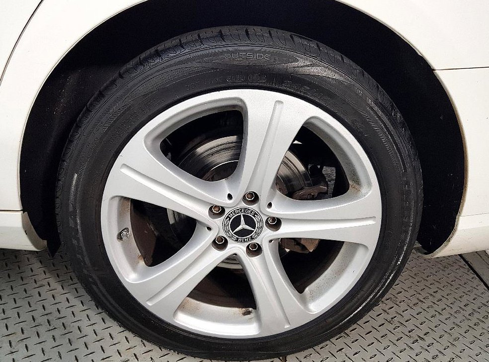 벤츠 E 클래스 E220d 아방가르드 사진 20