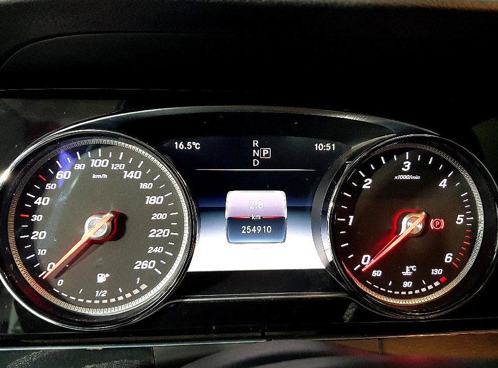 벤츠 E 클래스 E220d 아방가르드 사진 7