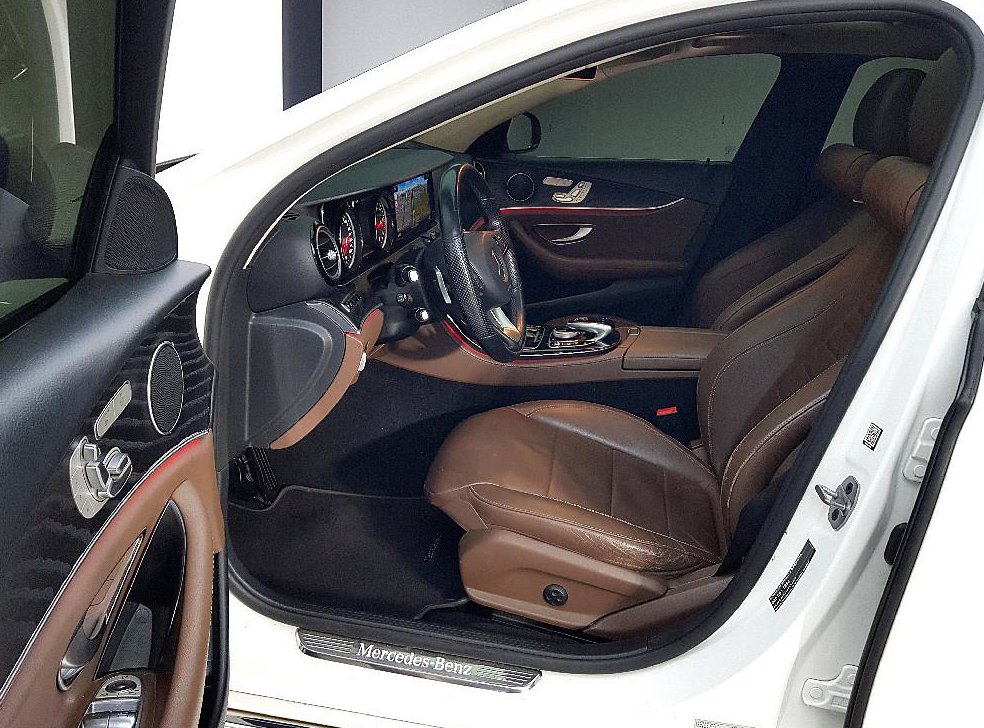 벤츠 E 클래스 E220d 아방가르드 사진 8