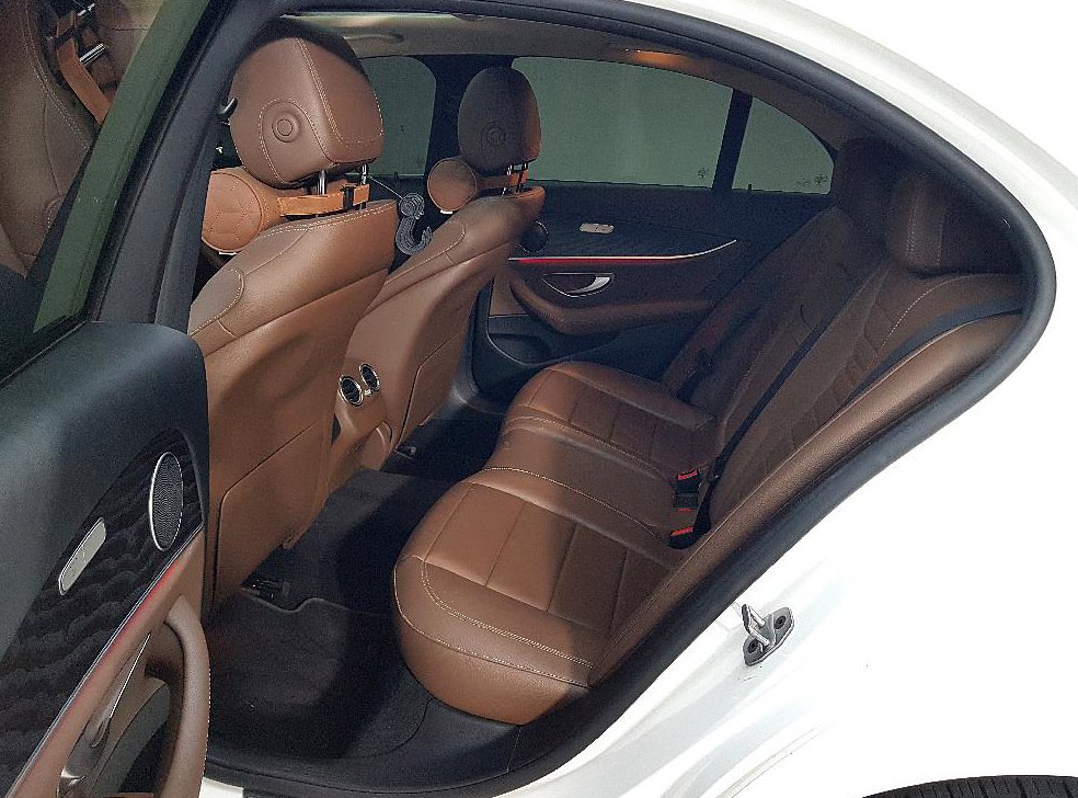 벤츠 E 클래스 E220d 아방가르드 사진 9