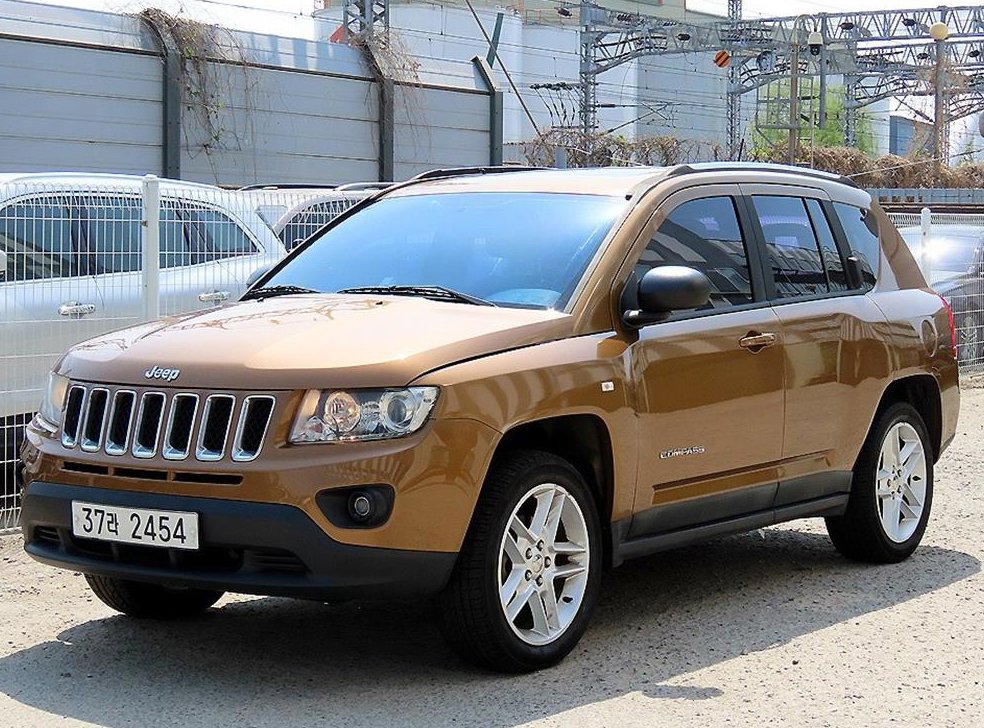 지프 컴패스 2.4 75TH 스페셜 에디션 사진 2