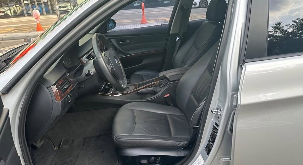 BMW 3시리즈 320i 세단 사진 10