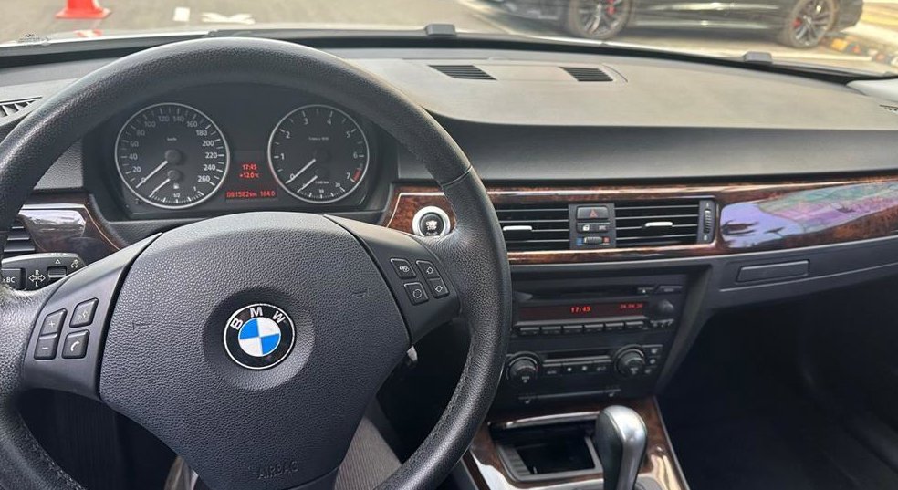 BMW 3시리즈 320i 세단 사진 16