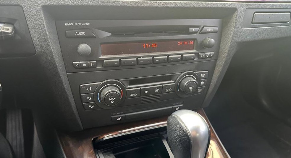BMW 3시리즈 320i 세단 사진 17