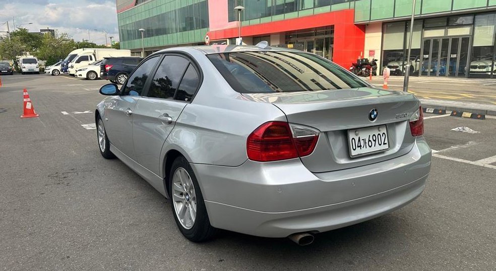 BMW 3시리즈 320i 세단 사진 6