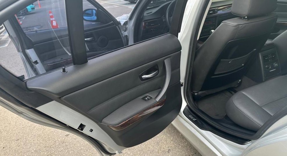 BMW 3시리즈 320i 세단 사진 9