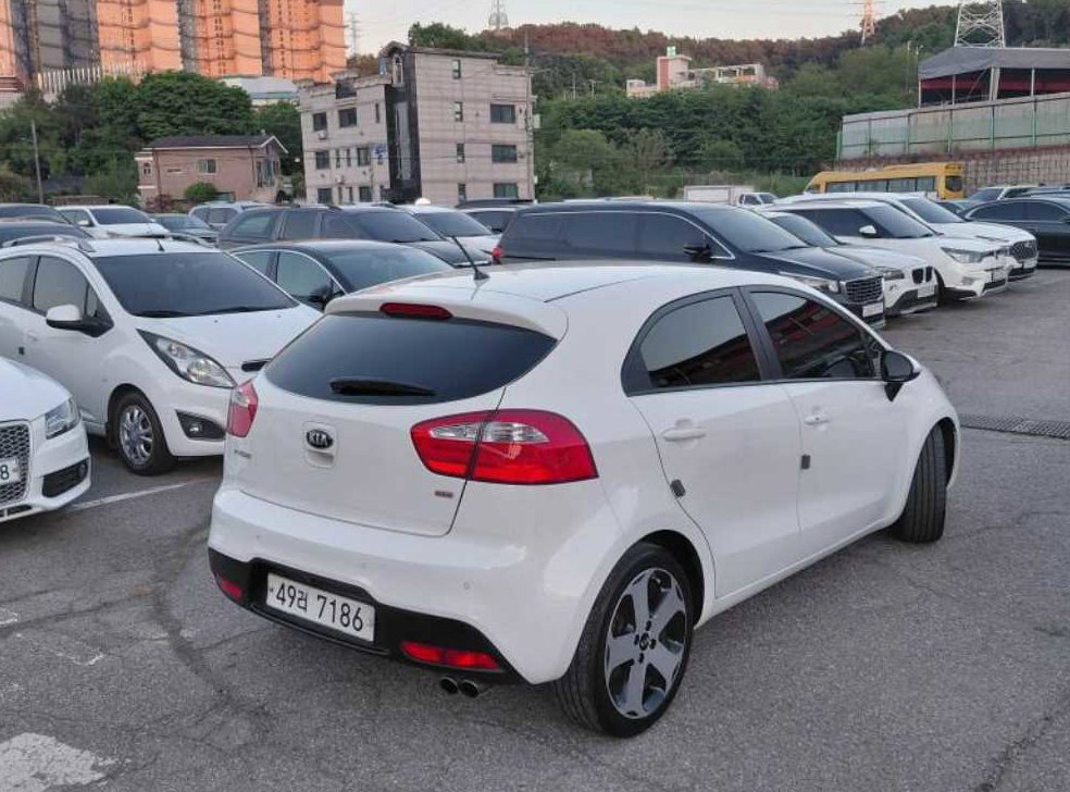 기아 프라이드 5DR 1.6GDI 프레스티지 사진 2