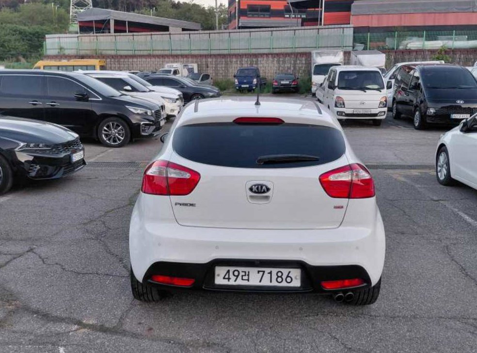 기아 프라이드 5DR 1.6GDI 프레스티지 사진 4