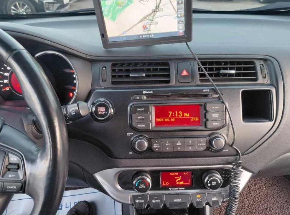 기아 프라이드 5DR 1.6GDI 프레스티지 사진 8
