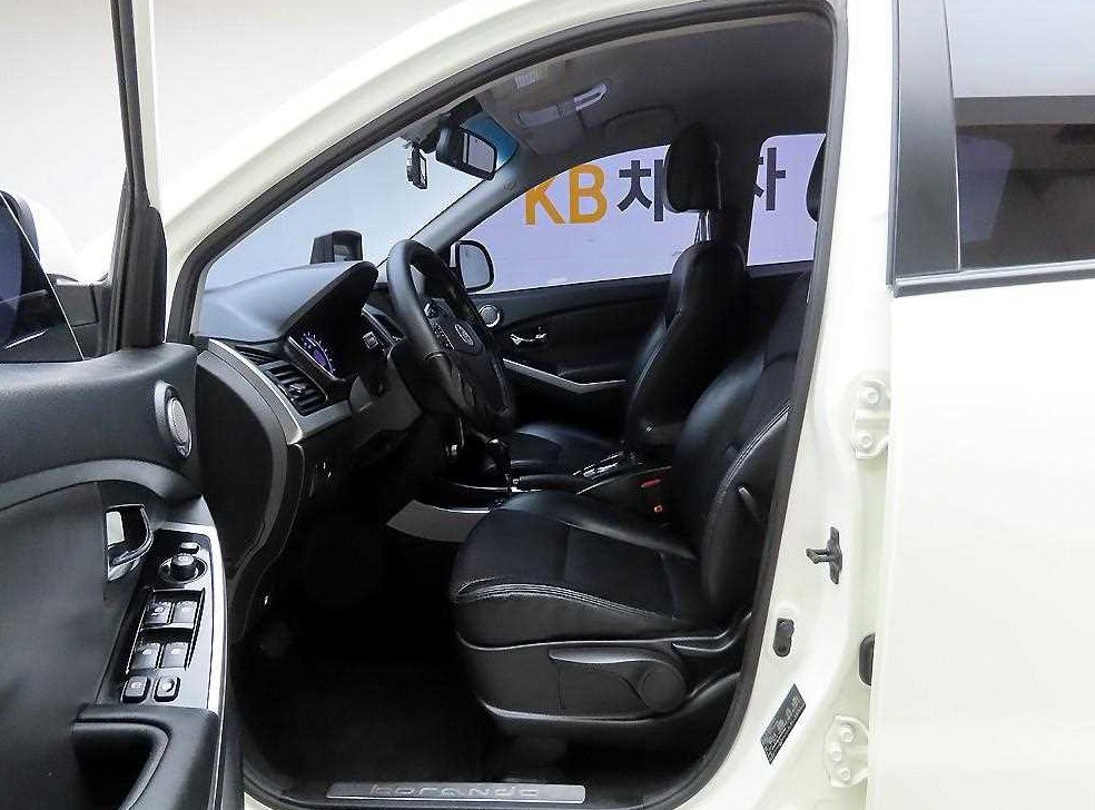 KG모빌리티(쌍용)  코란도 2WD 2.0 CVT 사진 13