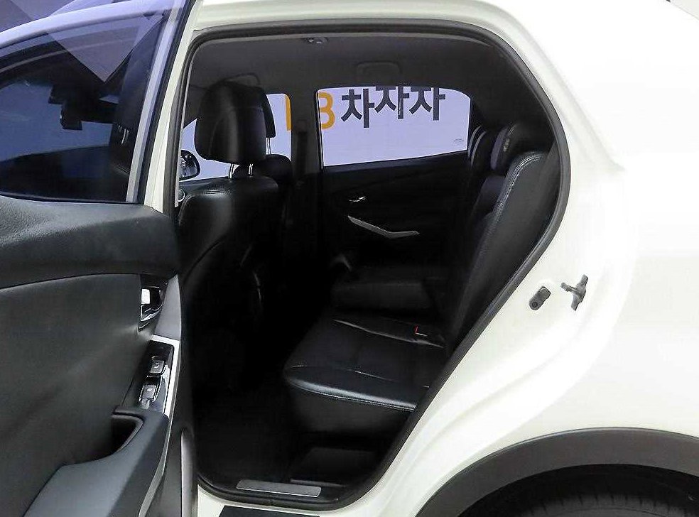 KG모빌리티(쌍용)  코란도 2WD 2.0 CVT 사진 14