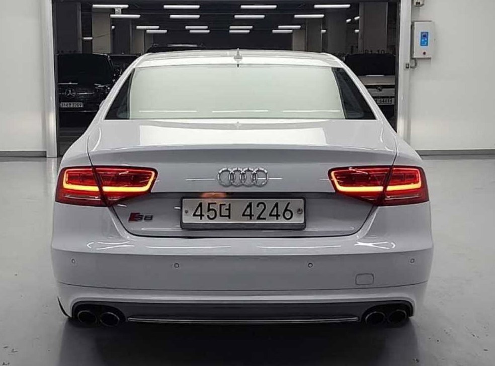 아우디 S8 4.0 TFSI 콰트로 사진 3