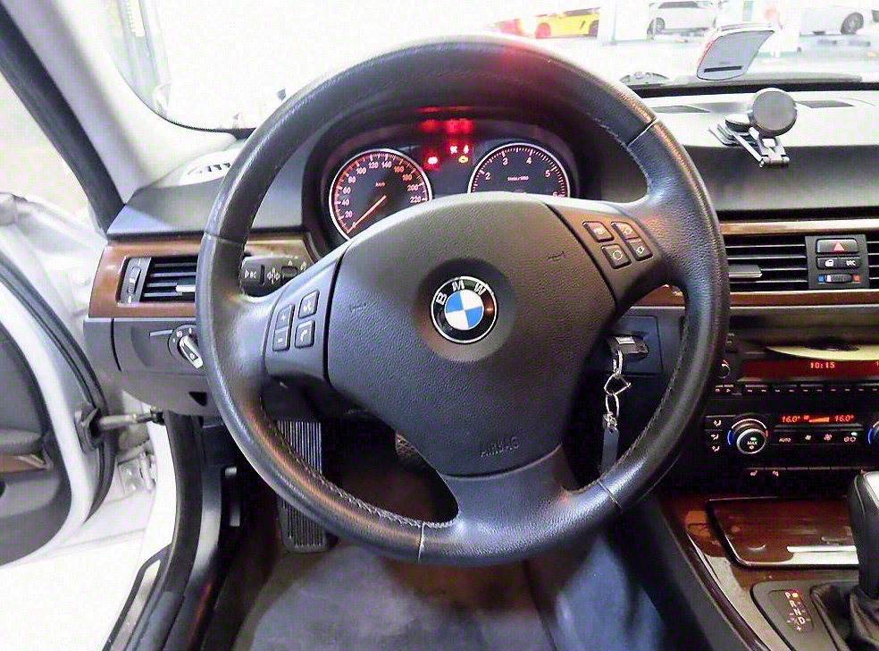 BMW 3시리즈 320i 세단 사진 8