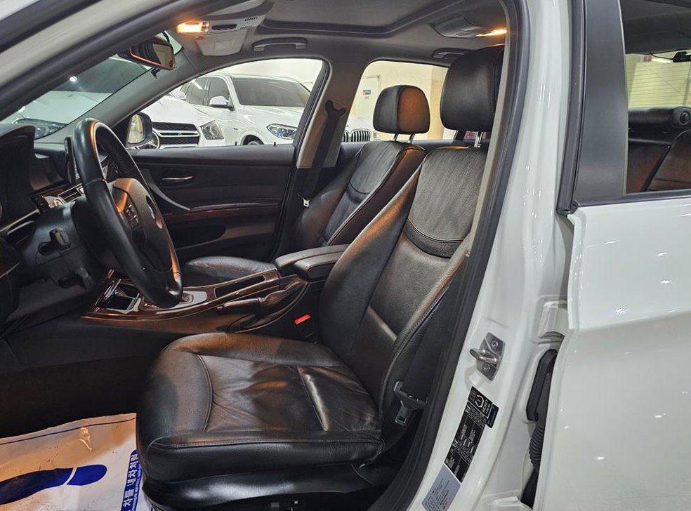 BMW 3시리즈 320i 세단 사진 10
