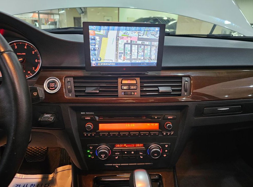 BMW 3시리즈 320i 세단 사진 12