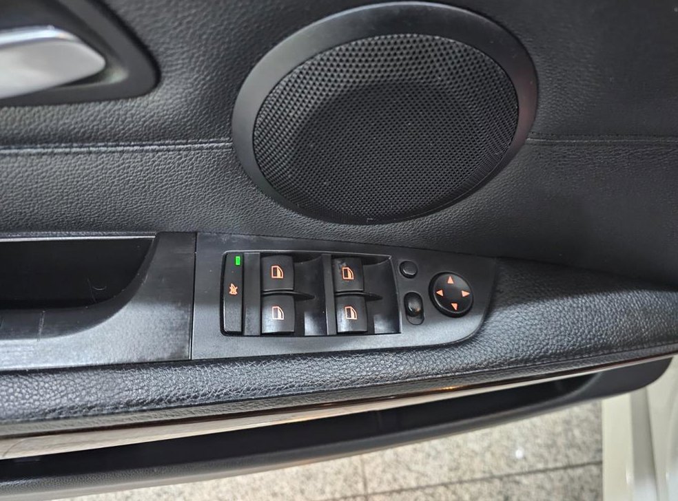 BMW 3시리즈 320i 세단 사진 14