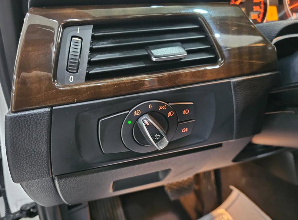 BMW 3시리즈 320i 세단 사진 15