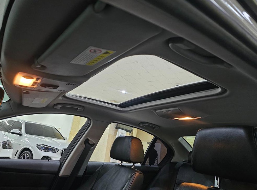 BMW 3시리즈 320i 세단 사진 18