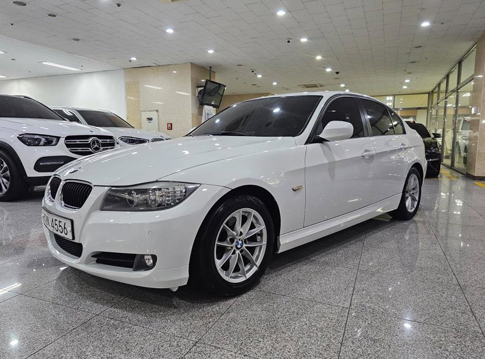 BMW 3시리즈 320i 세단 사진 2