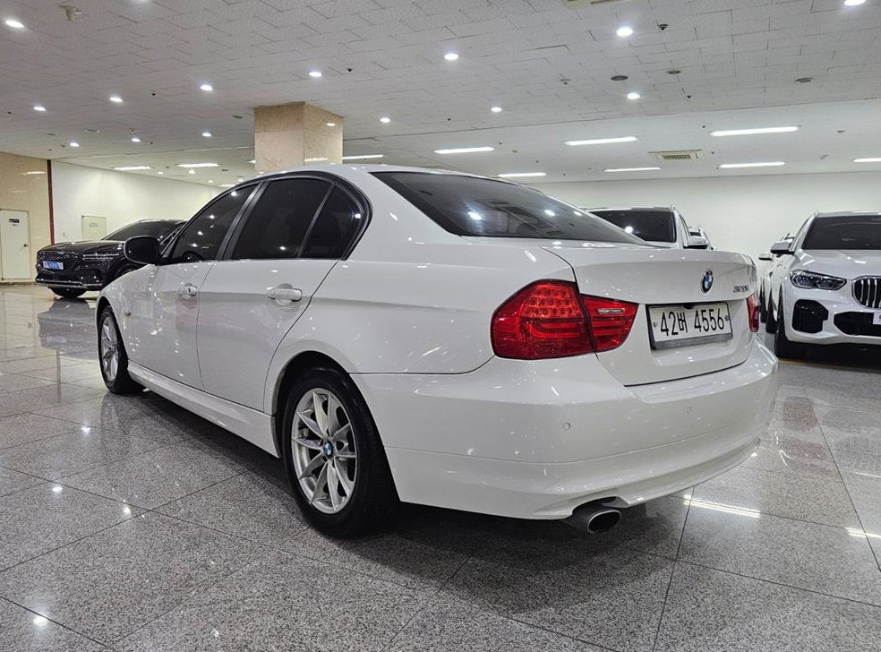BMW 3시리즈 320i 세단 사진 3