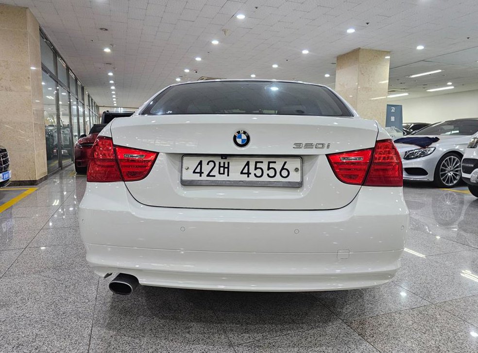 BMW 3시리즈 320i 세단 사진 4