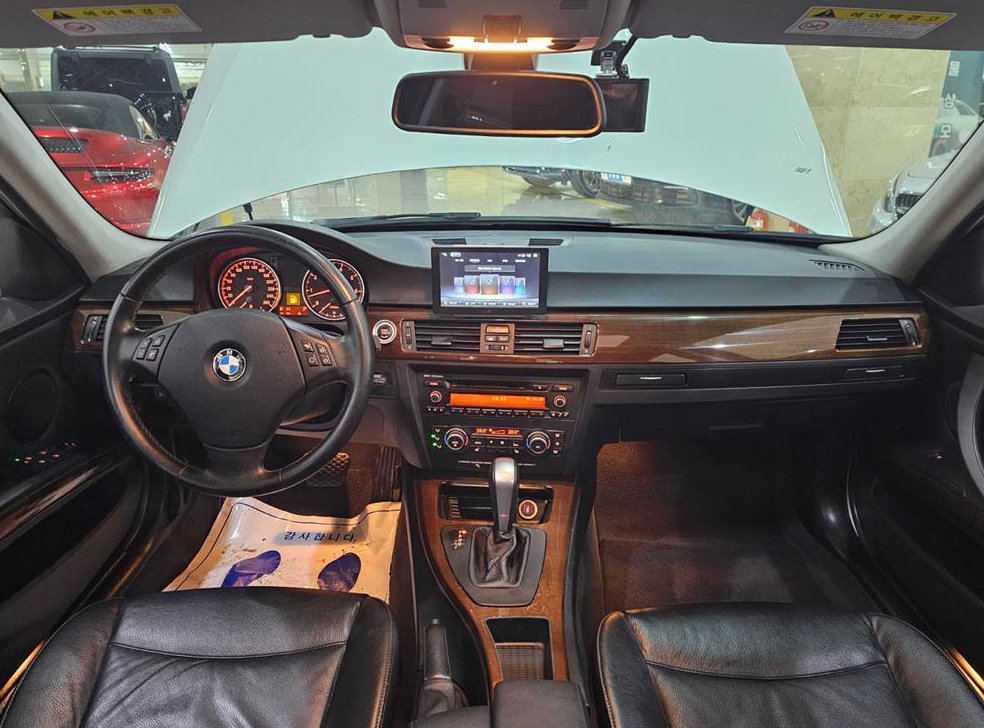 BMW 3시리즈 320i 세단 사진 8