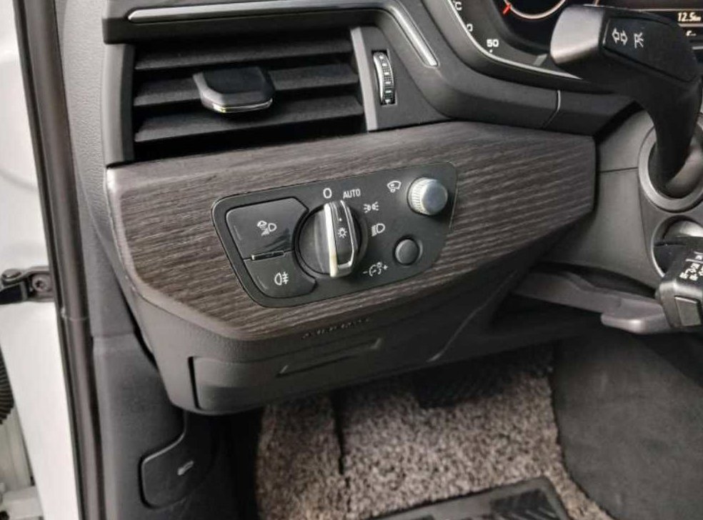 아우디 A4 40 TFSI 프리미엄 사진 12