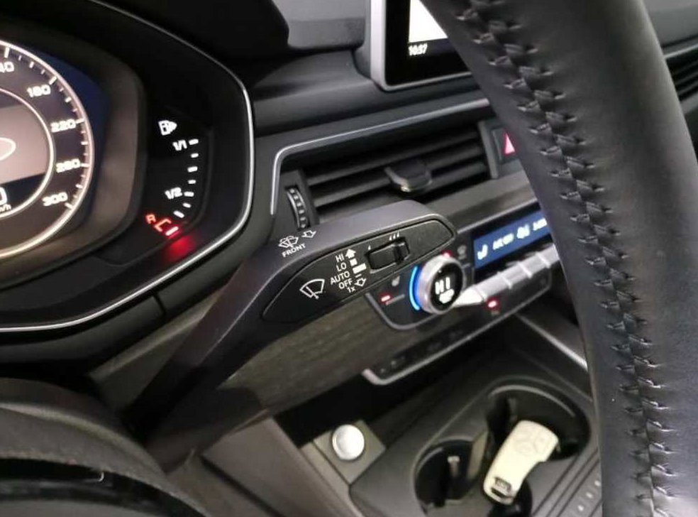 아우디 A4 40 TFSI 프리미엄 사진 17