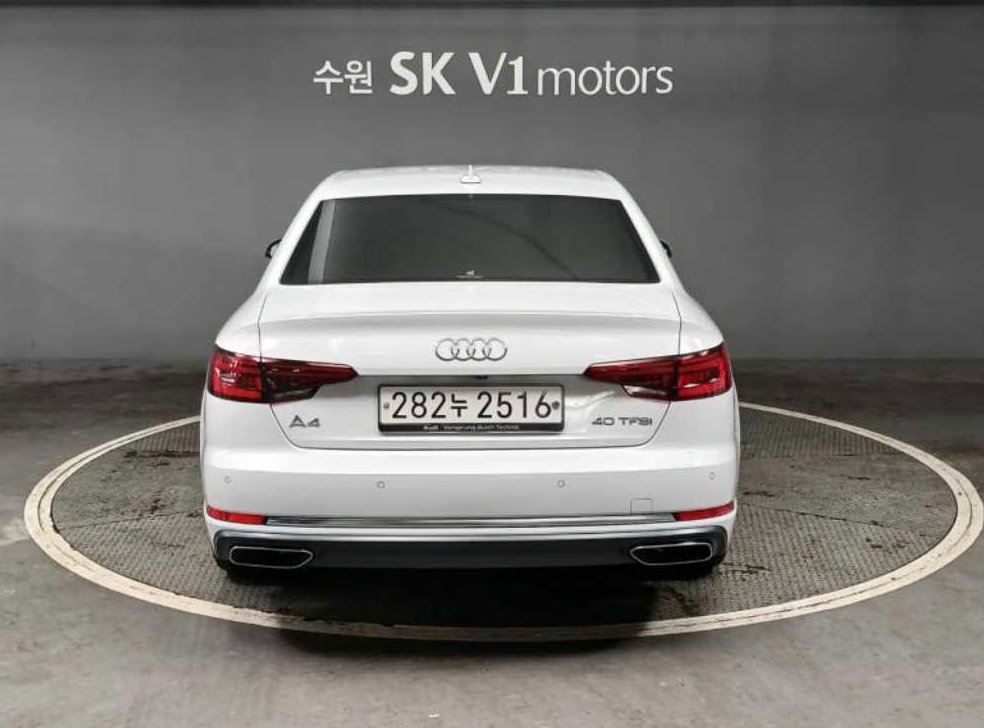 아우디 A4 40 TFSI 프리미엄 사진 2