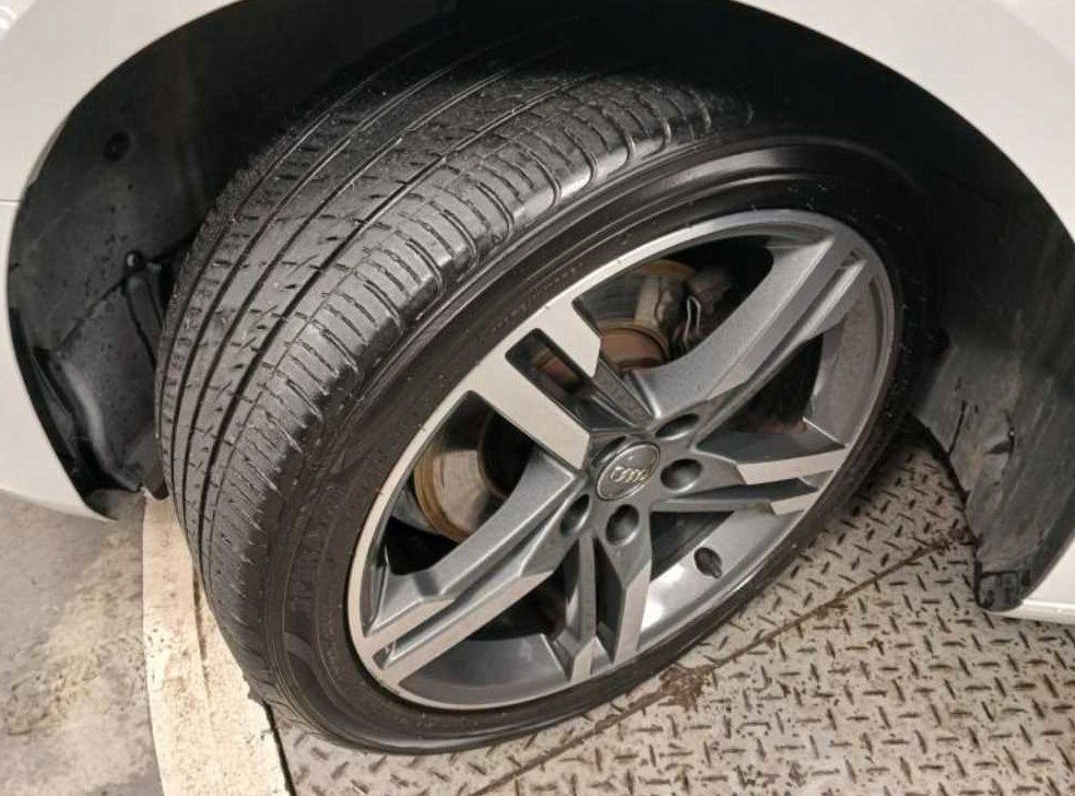 아우디 A4 40 TFSI 프리미엄 사진 20