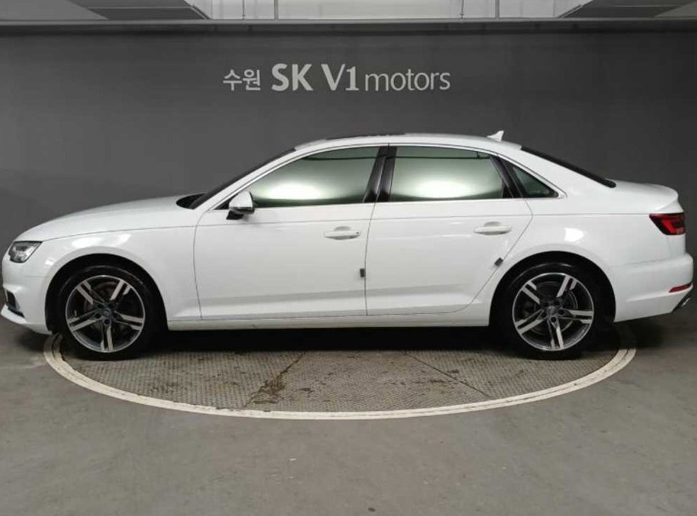 아우디 A4 40 TFSI 프리미엄 사진 3