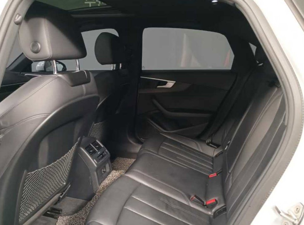 아우디 A4 40 TFSI 프리미엄 사진 8
