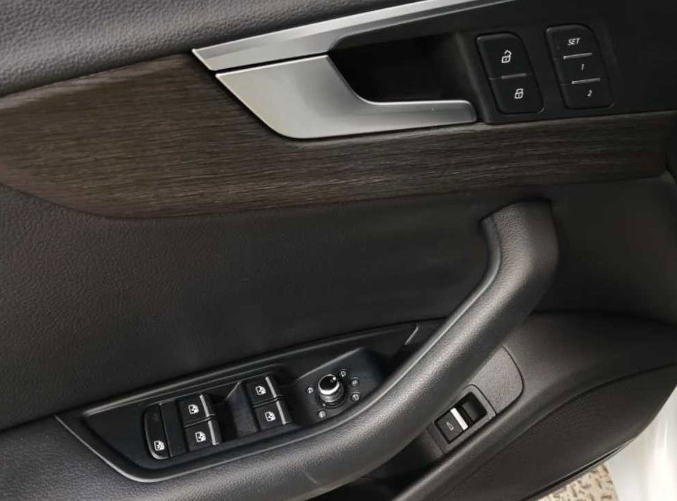 아우디 A4 40 TFSI 프리미엄 사진 9
