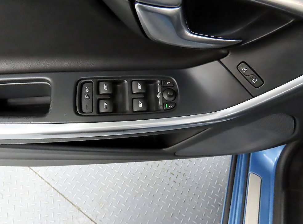 볼보 S60 T5 R-디자인 사진 11