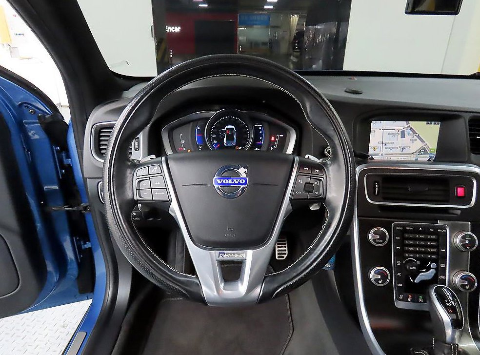 볼보 S60 T5 R-디자인 사진 9