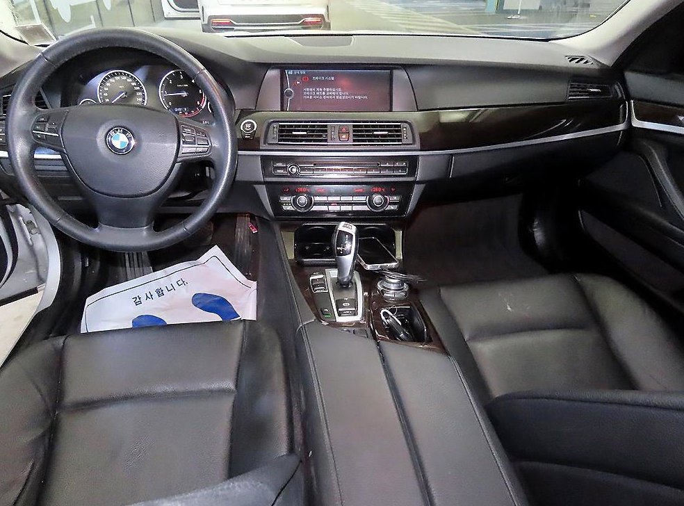 BMW 5시리즈 520d 사진 10