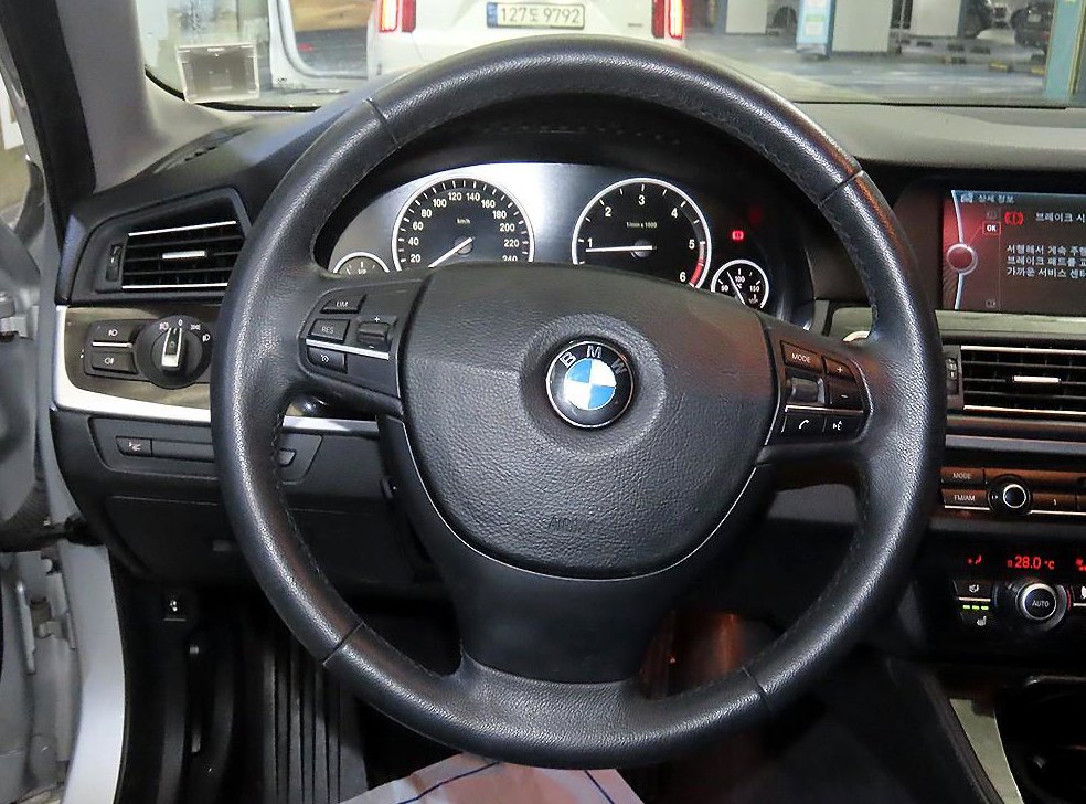 BMW 5시리즈 520d 사진 8