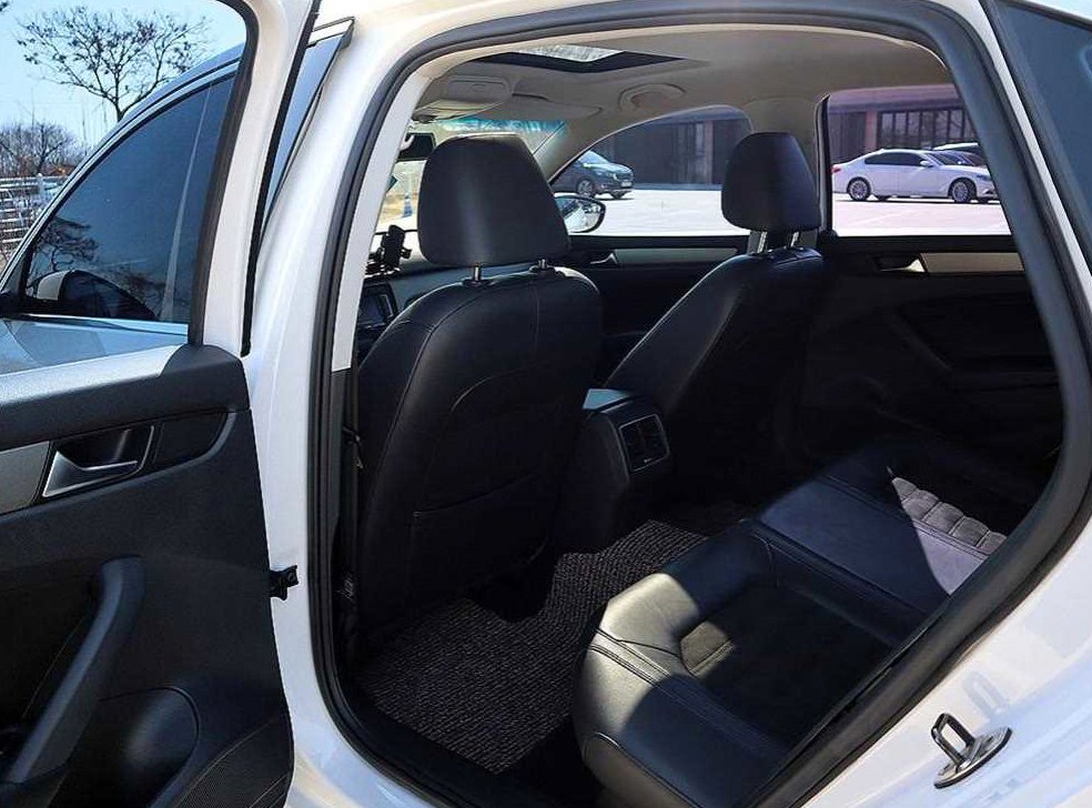 폭스바겐 파사트 2.0 TDI 사진 7