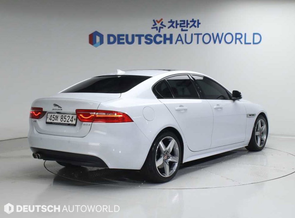 재규어 XE 2.0D R스포츠 사진 2