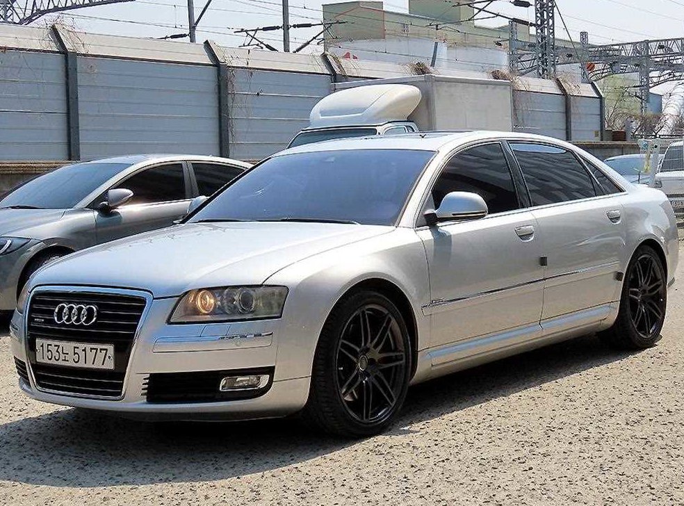 아우디 A8 4.2 FSI 콰트로 LWB 사진 2