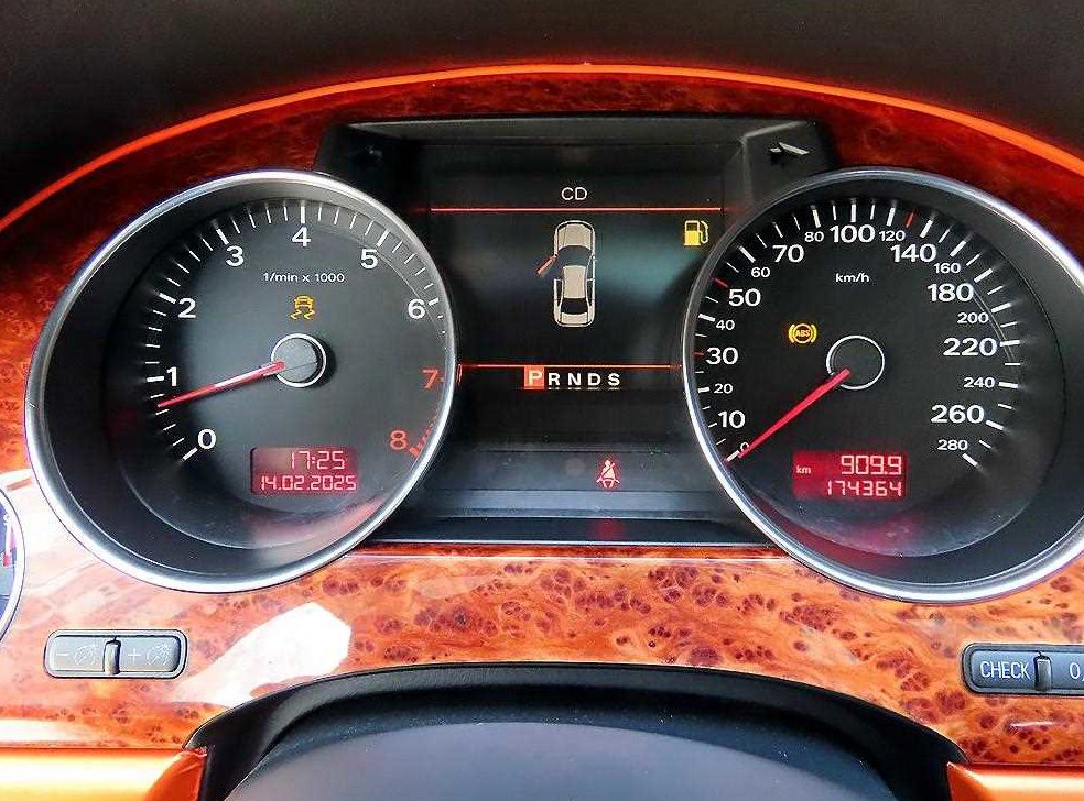 아우디 A8 4.2 FSI 콰트로 LWB 사진 9