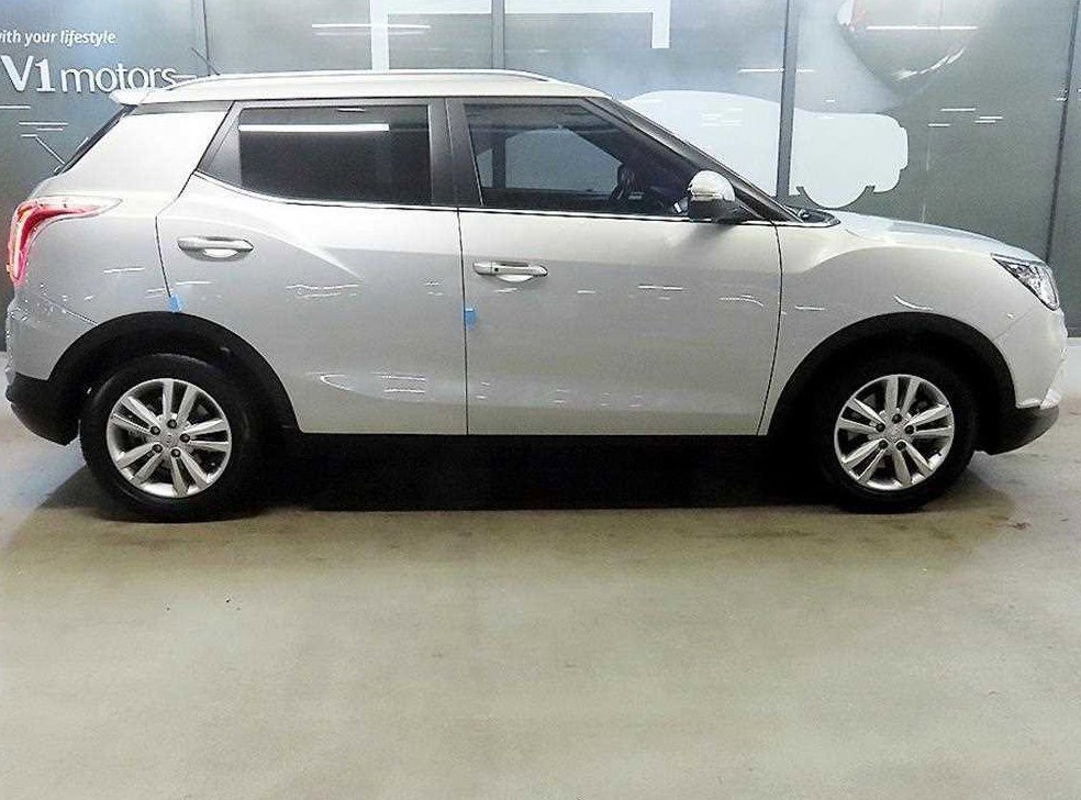 KG모빌리티(쌍용)  티볼리 가솔린 2WD 1.6 VX 사진 3