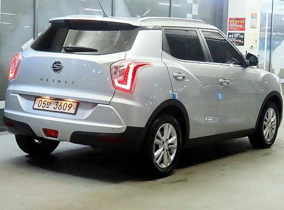 KG모빌리티(쌍용)  티볼리 가솔린 2WD 1.6 VX 사진 4
