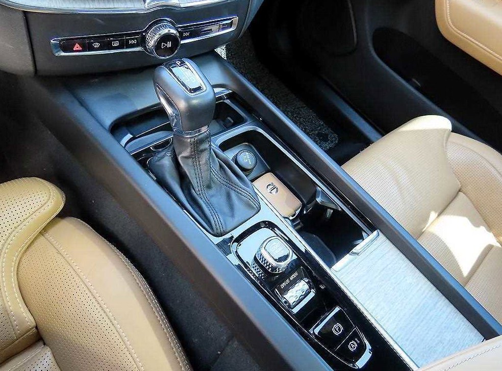 볼보 XC60 D5 AWD 인스크립션 사진 11