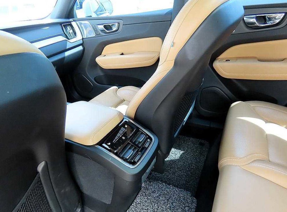 볼보 XC60 D5 AWD 인스크립션 사진 14