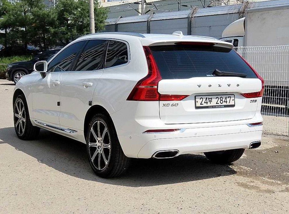 볼보 XC60 D5 AWD 인스크립션 사진 3