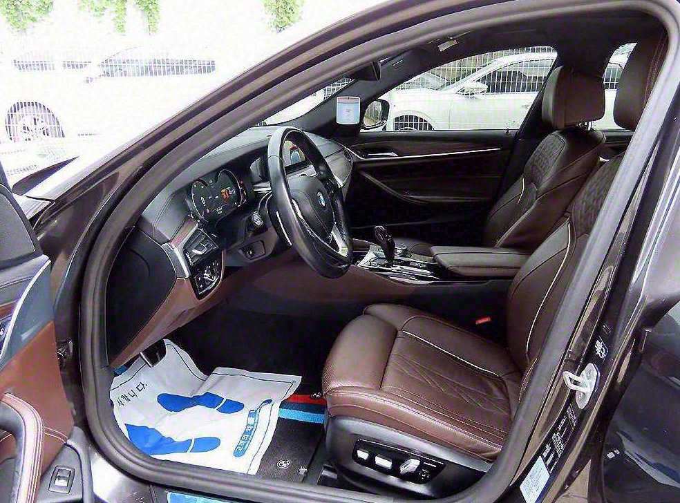 BMW 5시리즈 530i M 스포츠 플러스 사진 5