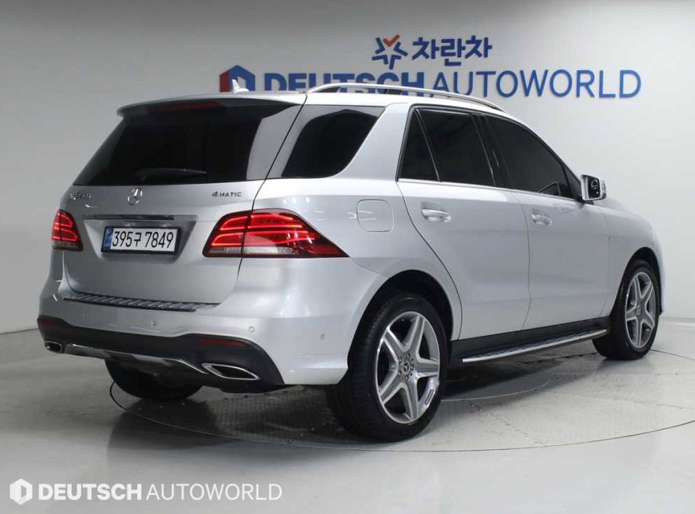 벤츠 GLE 클래스 GLE 350 d 4MATIC 사진 2